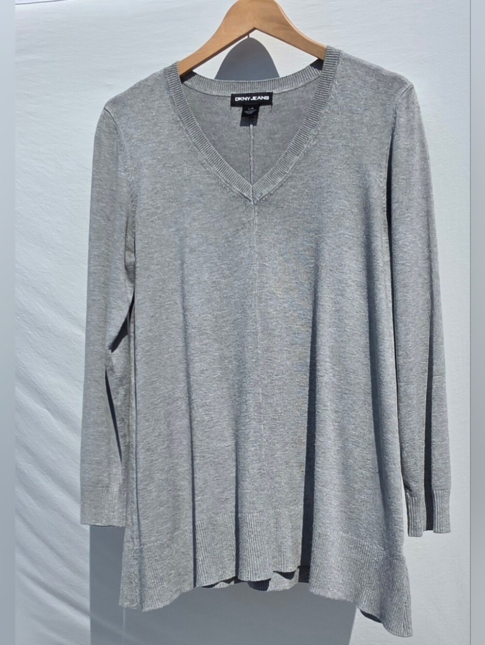DKNY Jeans Size L Women's Gray V-Neck Knit Top